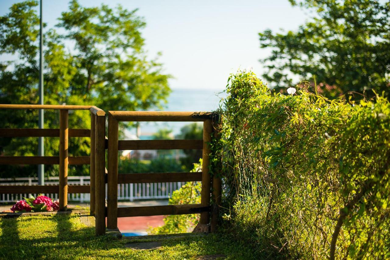 Casa De Las Flores - Apartamento Con Jardin Privado Frente A La Playa De Comillas Extérieur photo